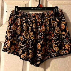 Angie elastic waist shorts Medium